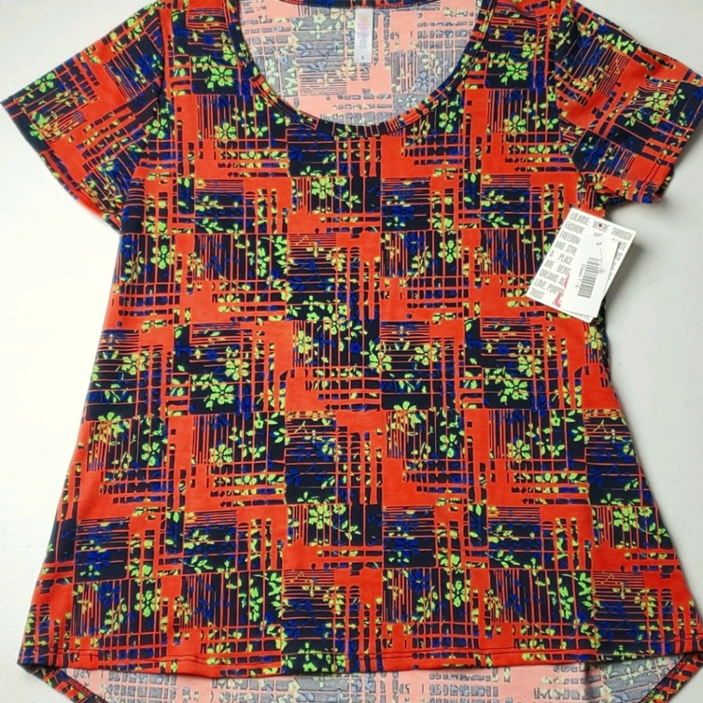 NWT Lularoe Classic Tee